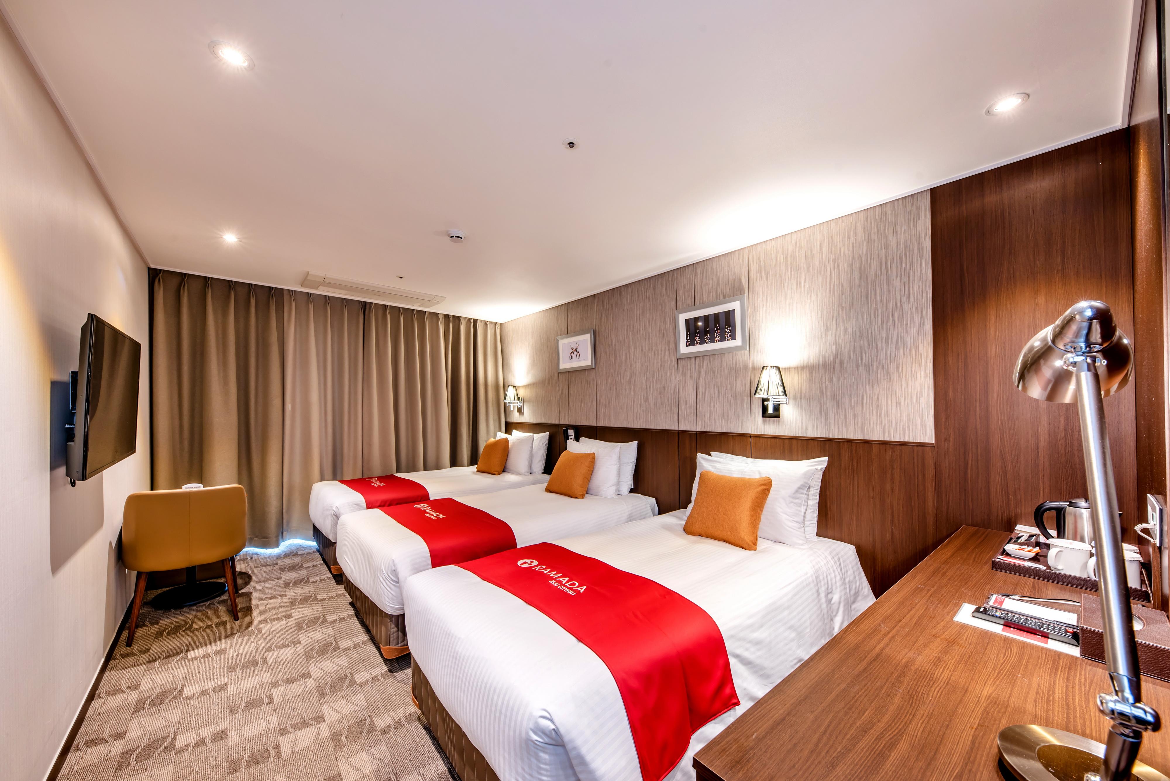 Ramada By Wyndham Jeju City Hall Exterior foto