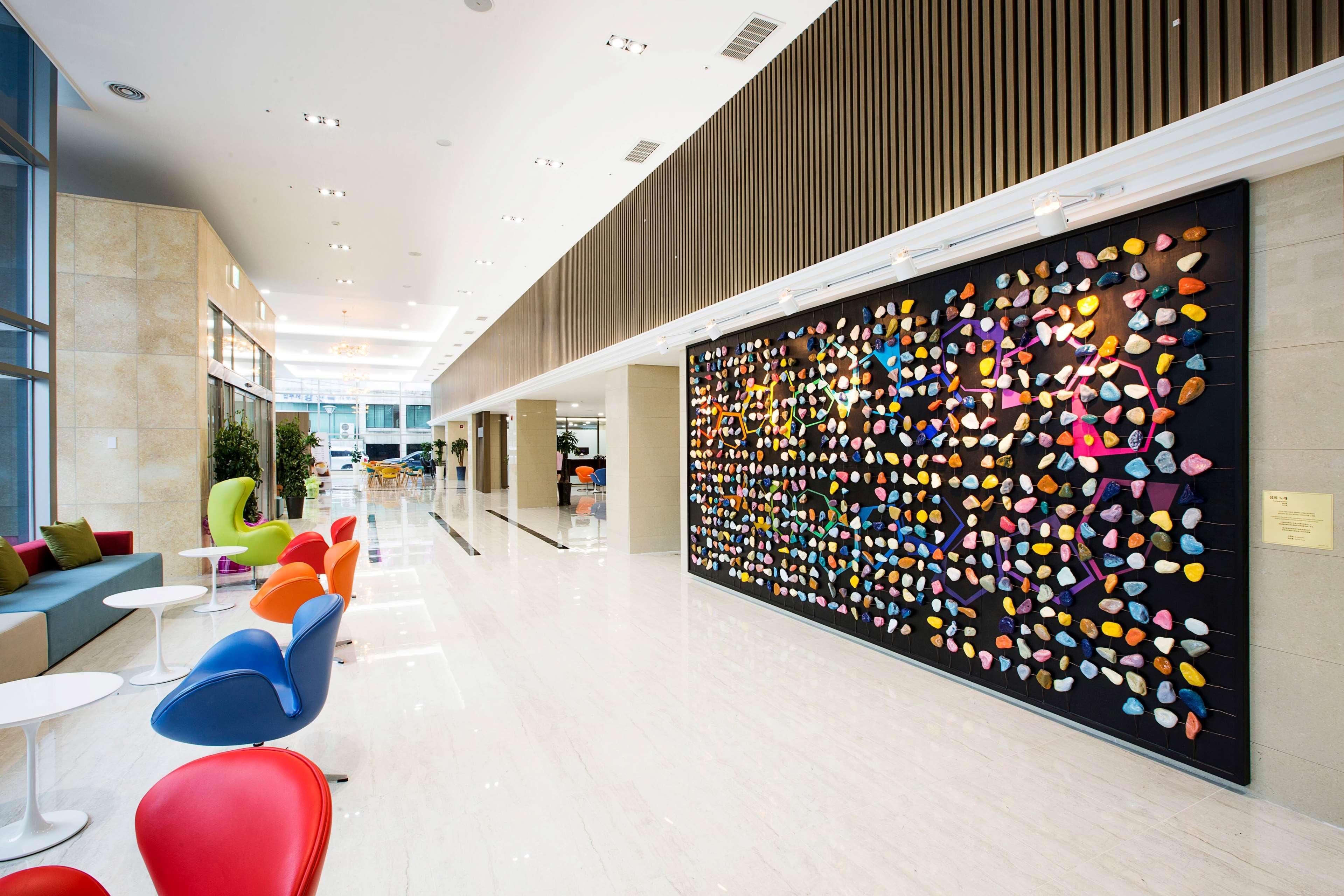 Ramada By Wyndham Jeju City Hall Exterior foto