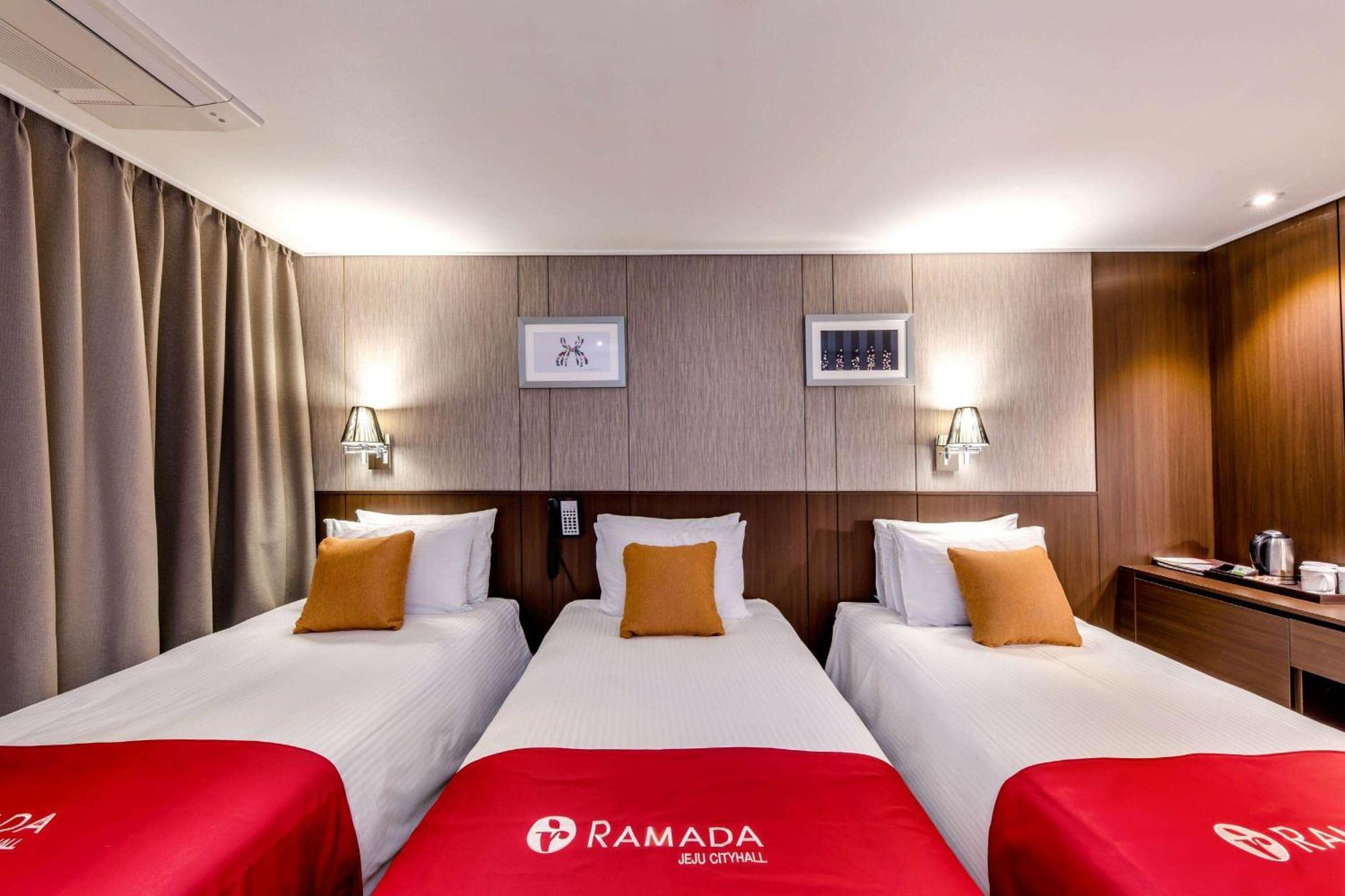 Ramada By Wyndham Jeju City Hall Exterior foto